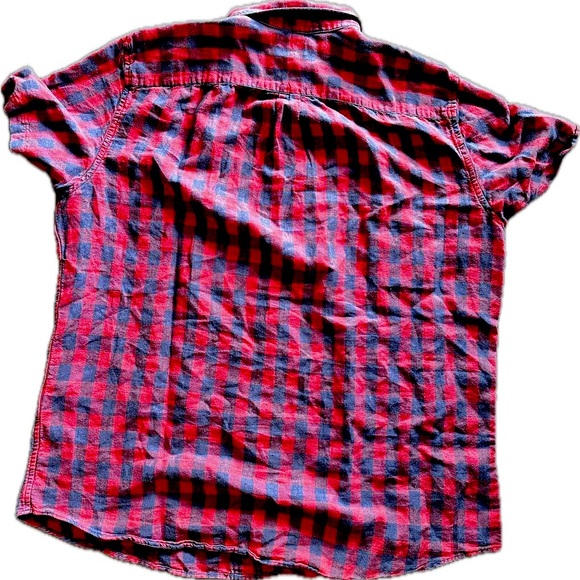 GAP medium short sleve shirt - Picture 2 of 2